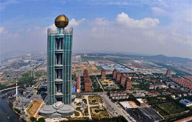 Единственная деревня в мире построила свой небоскреб (Хуаси, Китай).