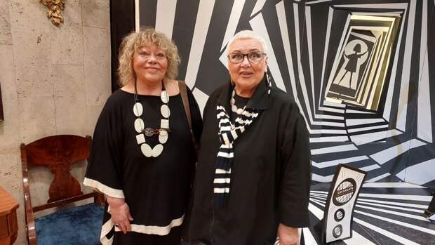 На премии «Икар» отметили гуманоид «Алешенька», Константина Бронзита и вручили лауреатам сертификат на 10 кг мяса