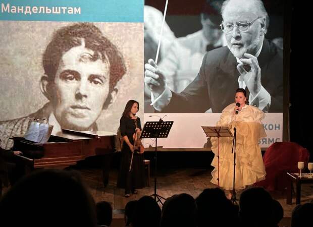 В ДК Ясная Поляна прошел музыкально-поэтический спектакль Марины Дровосековой