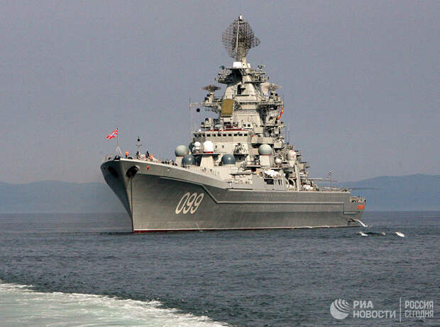 Тяжелый атомный ракетный крейсер Северного флота Петр Великий во Владивостоке