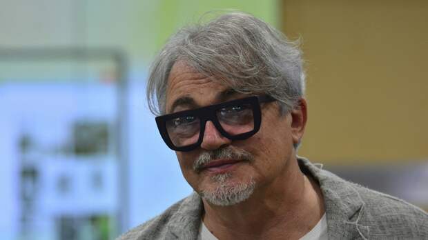 «Налицо желание сдоить с меня денег»: Дибров прояснил ситуацию с пикантным выходом с расстегнутой ширинкой