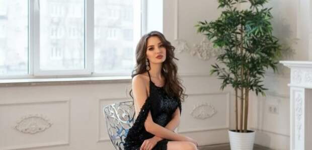 Жена Тарасова, Анастасия Костенко,  не может вымыть голову после пластики груди