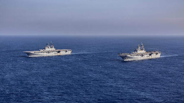 Корабль USS Tripoli с 3,5 тыс. военными США прибыл на Ближний Восток