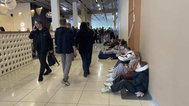 Кольцово не выпускает и не принимает рейсы уже пять часов