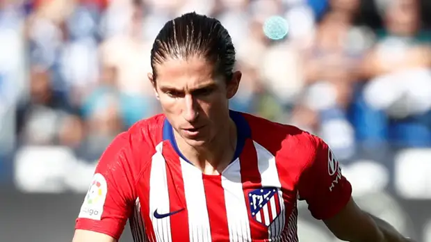 СМИ: «Интер» и «Милан» проявляют интерес к Филипе Луису