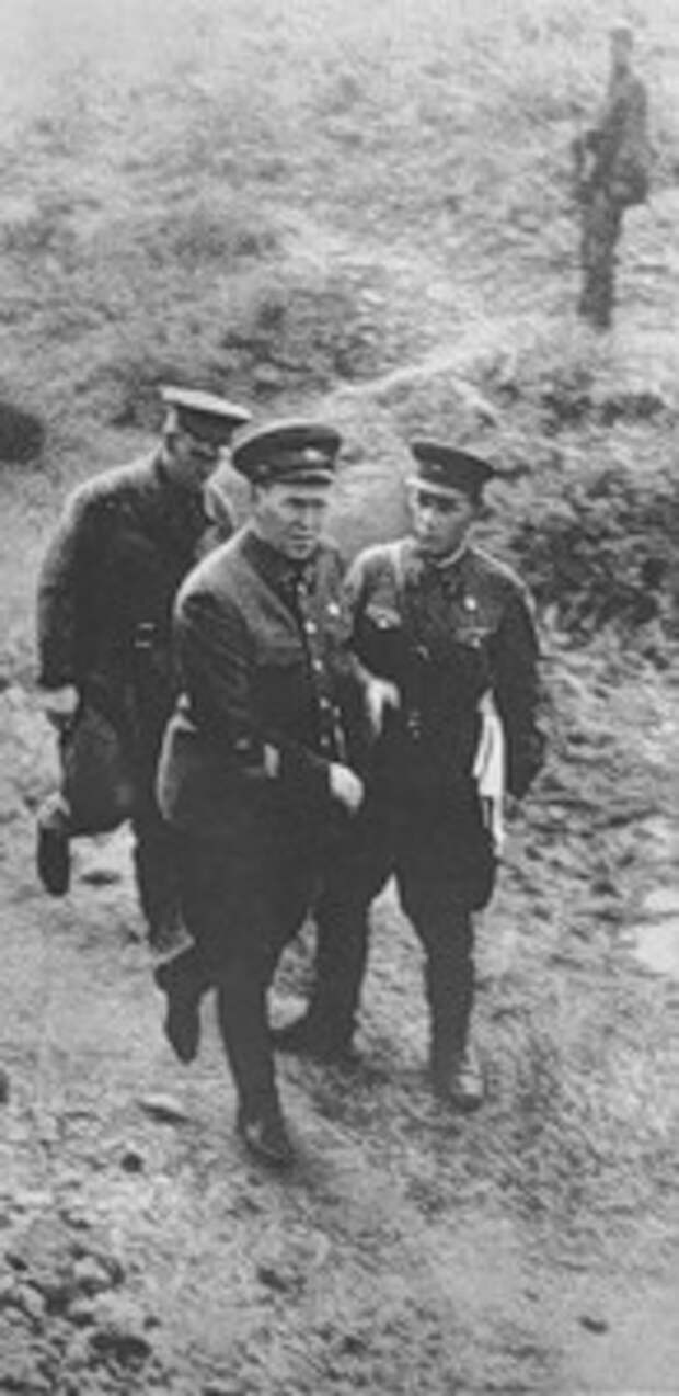 Фотобиография маршала победы Георгия Константиновича Жукова.
