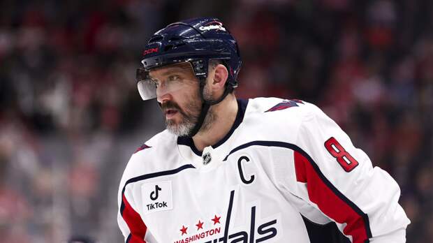 Овечкин поздравил Фёдорова с выводом из обращения его номера в «Детройте»