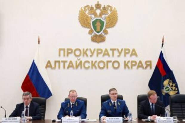 Прокуроры помогли более 20 тысячам жителей Алтайского края восстановить свои права