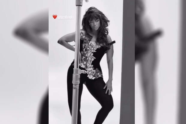 Супермодель Тайра Бэнкс снялась в боди без штанов