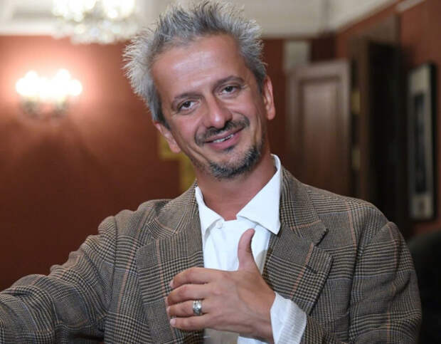 Выпускники Школы-студии МХАТ потребовали отменить назначение Богомолова и.о. ректора