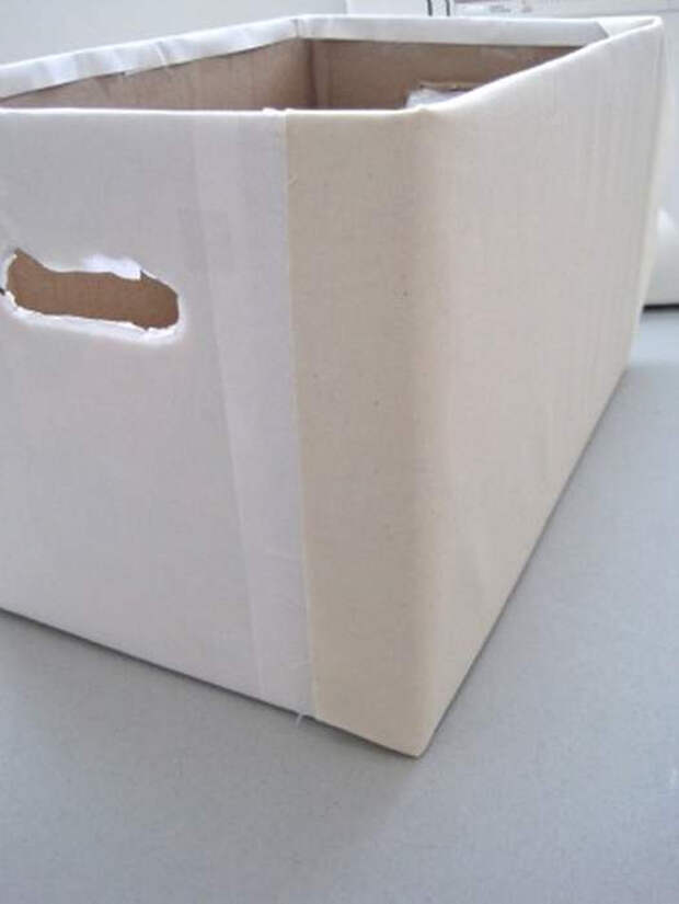 Обтянуть коробку. Коробки для хранения из картона. Ящик для хранения из картонной коробки. Картонные коробки обшить тканью. Картонные коробки для стеллажа.