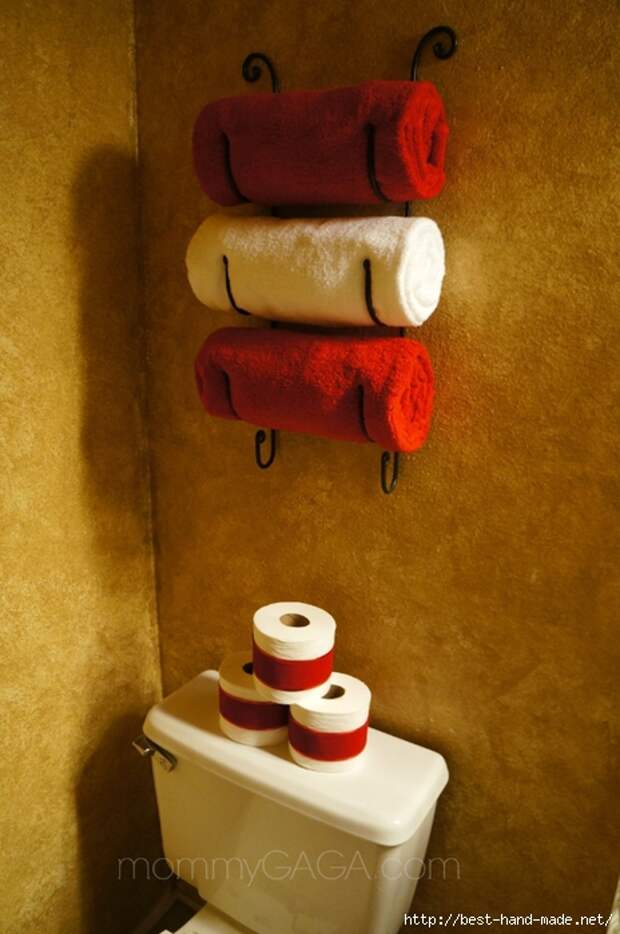 Toilet-paper-and-towel-Christmas-decorations-in-the-guest-bathroom (464x700, 236Kb)