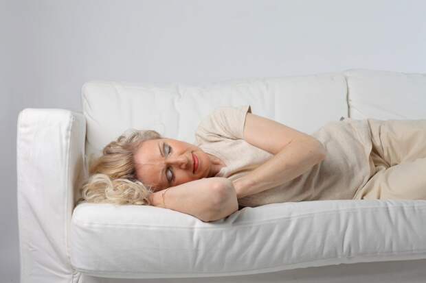 Удивительная причина, по которой вам может понадобиться спать без подушки