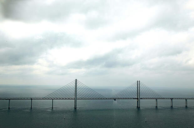 Удивительный мост превращается в тоннель, соединяющий Данию и Швецию