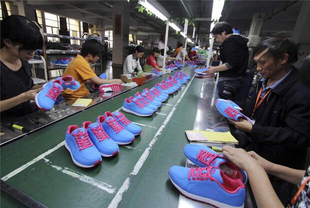 6. Обувь. 12.6 миллиардов пар. Это более чем 63 % мирового производства. китай, продукции