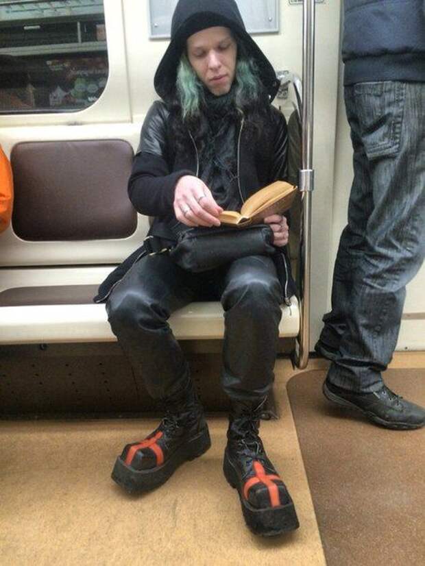 мода петербургского метро, мода метро, модники в транспорте, странные пассажиры метро 