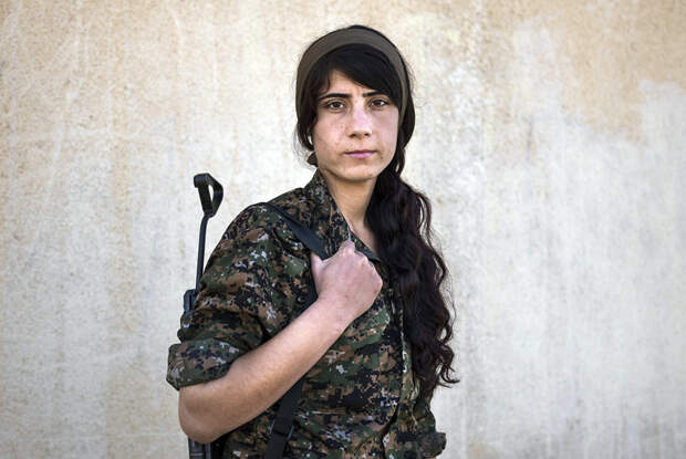 За нацию и равноправие.  Курдские женщины в бою c «Исламским государством»