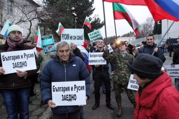 Торжества у Шипки: болгары освистали своего президента и чиновников ЕС, но горячо приветствовали русских дипломатов