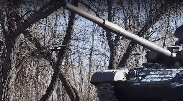 Российские военные две недели выживали в подбитом танке под обстрелом ВСУ