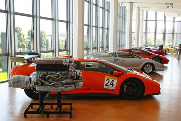 Экскурсия по музею Lamborghini