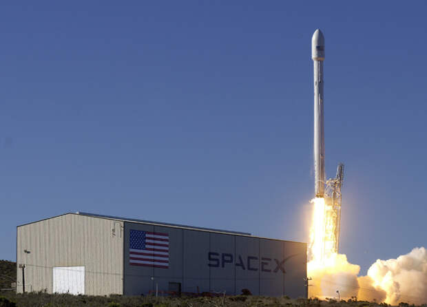 Запуск ракеты Falcon 9 пришлось в очередной раз перенести