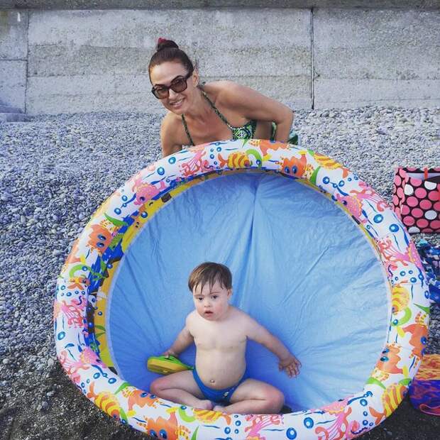 Эвелина Бледанс проводит лето с сыном в Крыму/Instagram