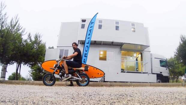 Mercedes Actros превратили в двухэтажный отель для серфинга