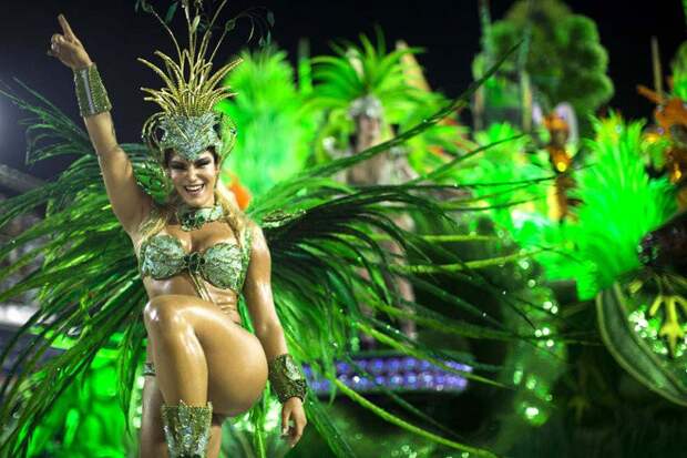 Знойные бразильянки на карнавале в Рио-де-Жанейро девушки, карнавал, рио-де-жанейро