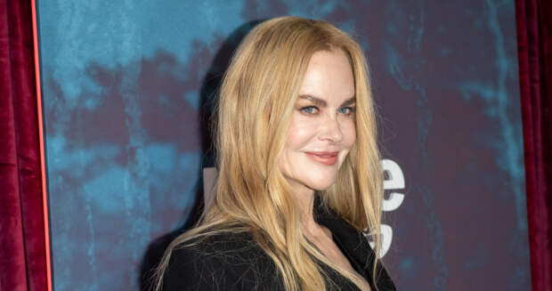 Актриса Николь Кидман в прозрачном платье с перьями снялась для глянца