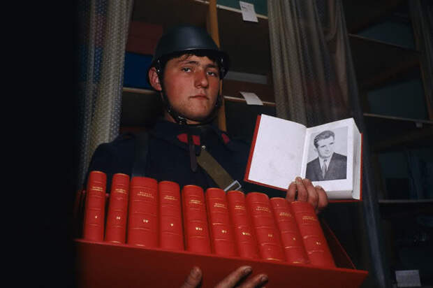 67-ARomaniansoldierholdsabookcontai.jpg 67-ARomaniansoldierholdsabookcontai.jpg