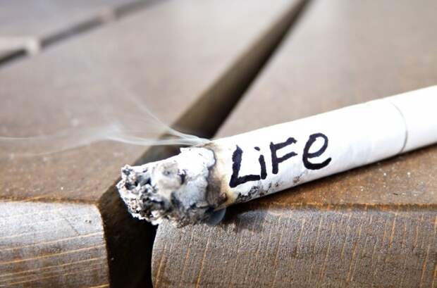 Напоминаем: курение вредит вашему здоровью! / Фото: ya.clan.su