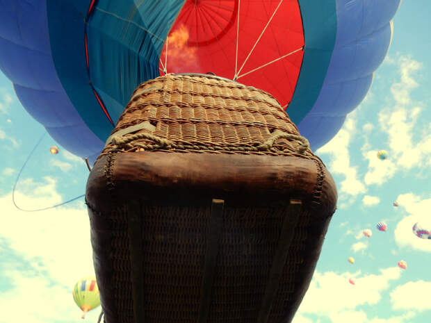 Генри Даунинг из США занял второе место в категории “Отпуск дикарем” за снимок воздушного шара в Альбукерке, Нью-Мексико