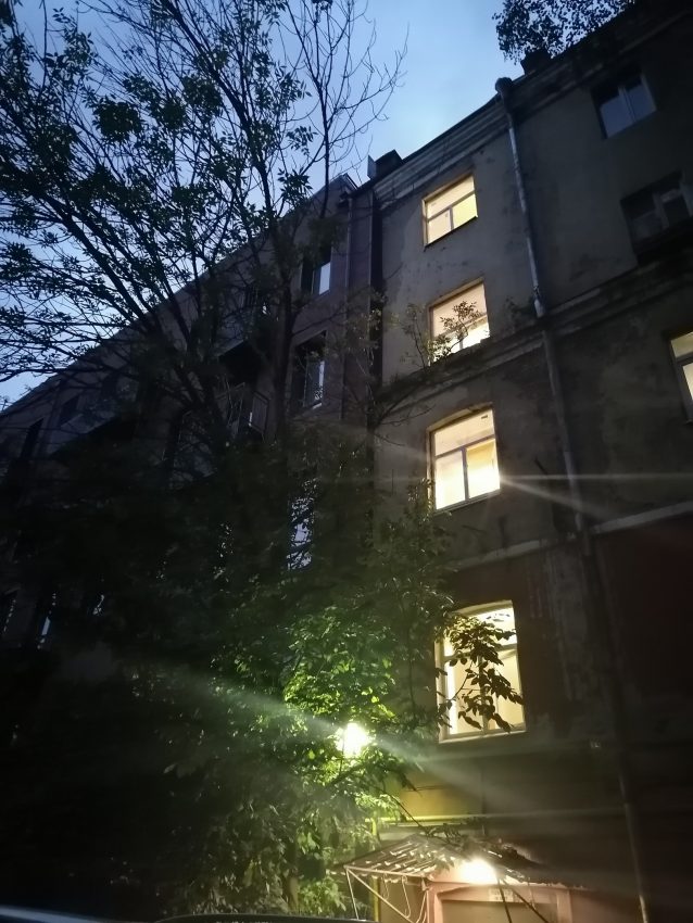 Фото дня: прошлое и будущее столкнулось на Михалковской