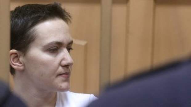 Украинская летчица Надежда Савченко во время заседания в Басманном суде Москвы. Архивное фото