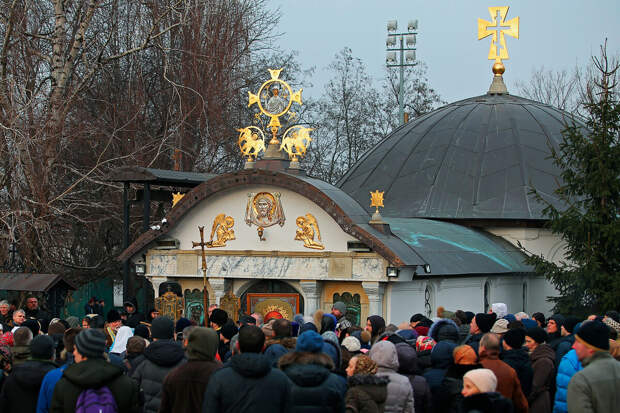 В Киеве строительная техника начала снос часовни Десятинного монастыря