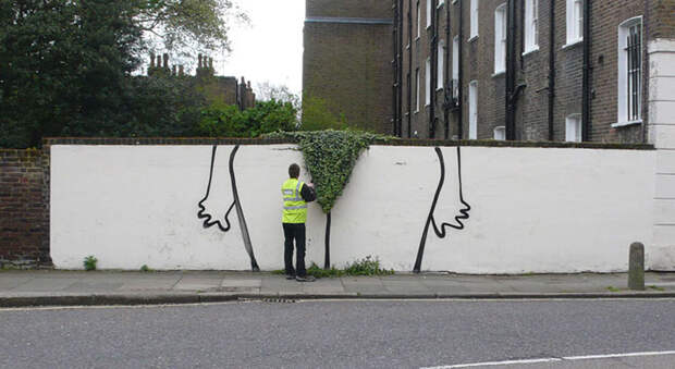 funny-street-art-bush-police-wall