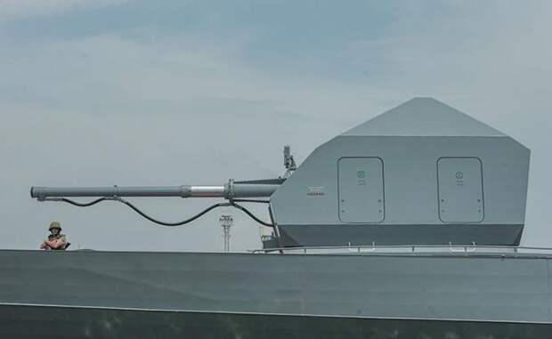 Лучший «ассиметричный ответ» России – РПГ и "Калаш" у экипажа танкера, корвет рядом,  и Су-35 на низком старте