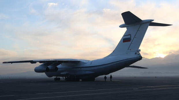 Самолет с возвращенными из плена военными РФ приземлился в Подмосковье