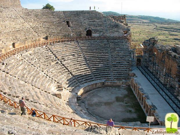 Амфитеатр в древнем городе Хиераполисе, Турция