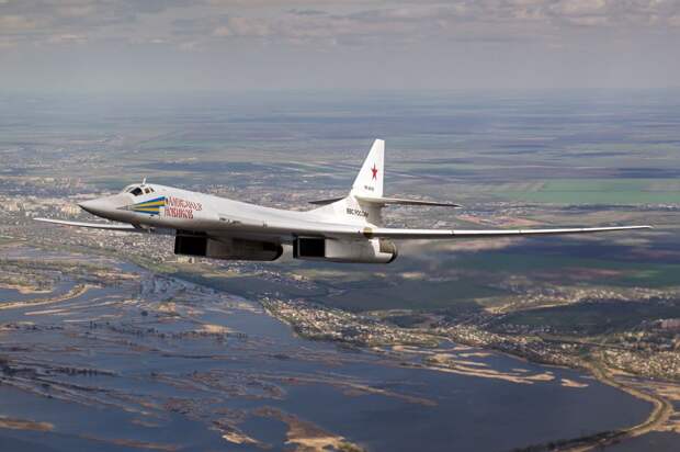 Tupolev_Tu-160_RF-94109.jpg Tupolev_Tu-160_RF-94109.jpg