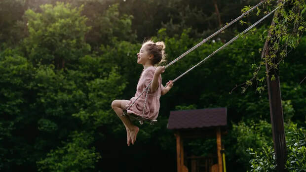 Почему детское лето кажется бесконечным, а взрослая жизнь пролетает незаметно