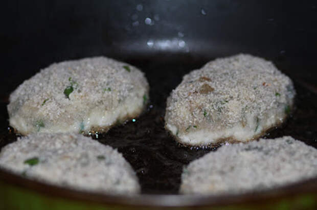 Куриные котлеты с хреном и яблоками Куриные котлеты с хреном и яблоками