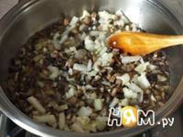 Приготовление салата с курицей, рисом и грибами: шаг 1