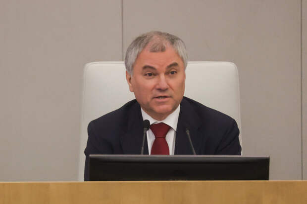 Володин призвал отозвать рекомендации Минздрава о цвете формы медработников