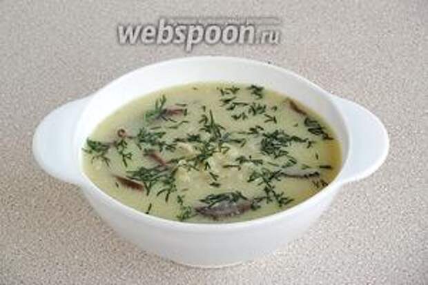 При подаче суп посыпать измельчённой зеленью.