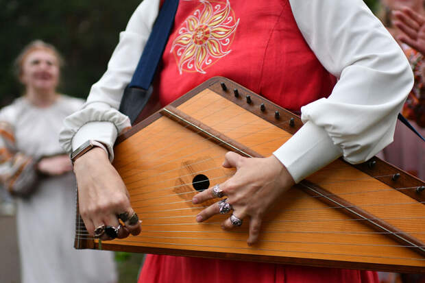 Оргкомитет "Ристалища гусляров": гусли признали национальным инструментом в РФ