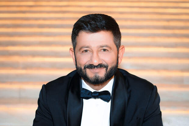 Шоумен Михаил Галустян рассказал, что занимается нейросетями