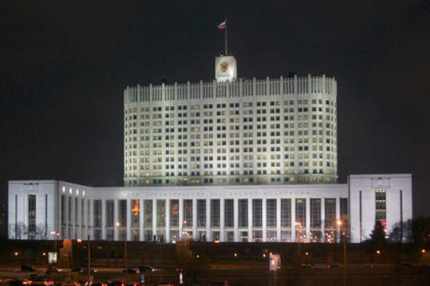 Здание правительства России на Краснопресненской набережной в Москве