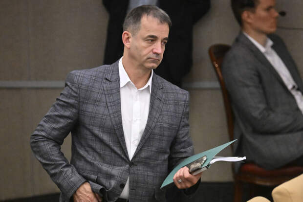 Актер Певцов: ректором школы-студии МХАТ должен быть ее выпускник