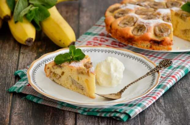 Шарлотка с бананами в мультиварке